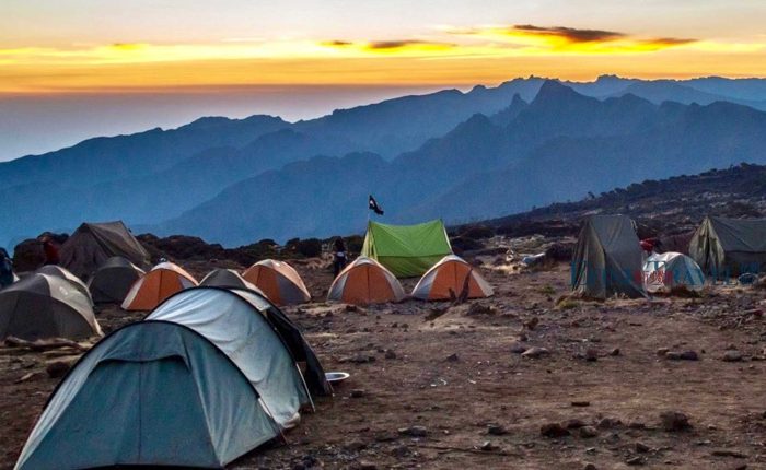 乞力马扎罗登山营地