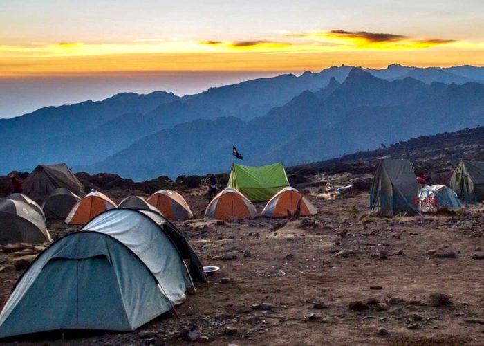 乞力马扎罗登山营地