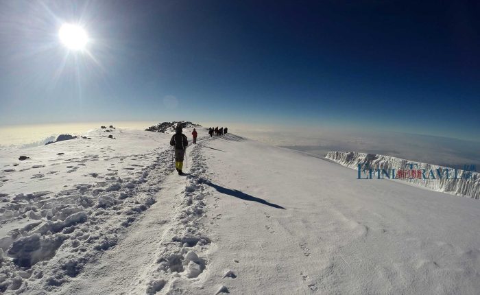 登顶非洲第一高峰乞力马扎罗雪山